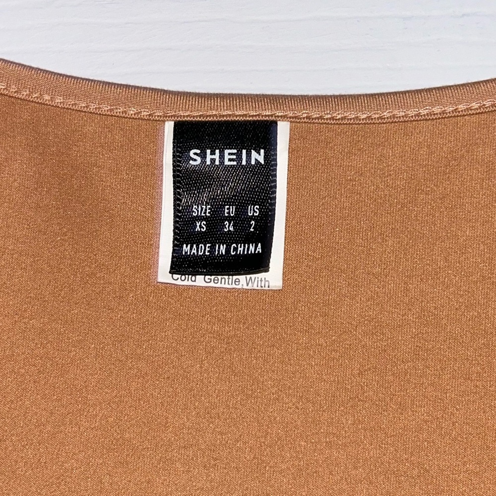 🔥NEW Ruched Cropped Blouse - Picture 2 of 3